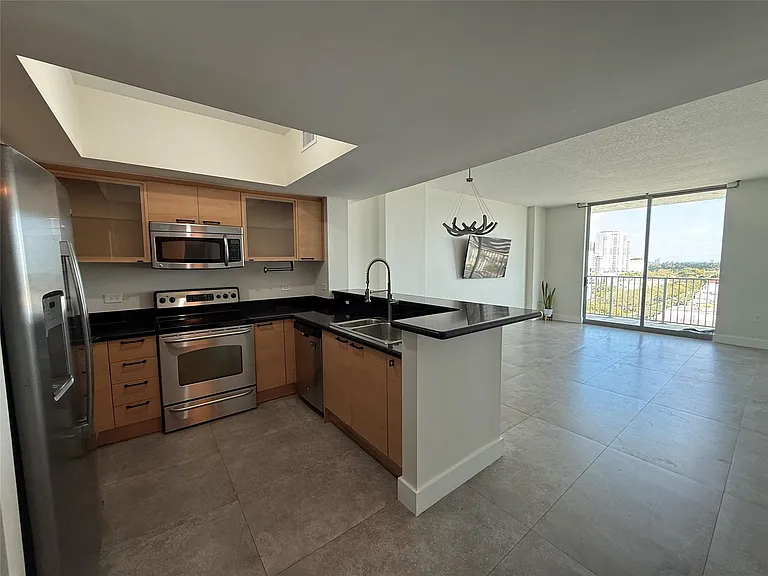 140 S Dixie Hwy #915 — Photo 4