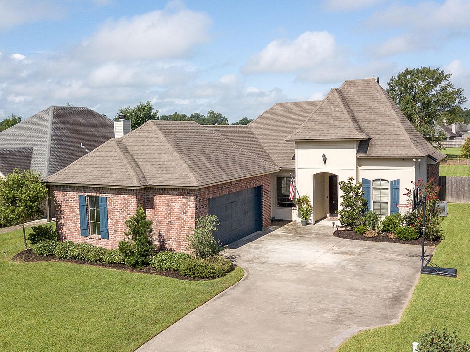 1st image of 404 Blackwater River Dr