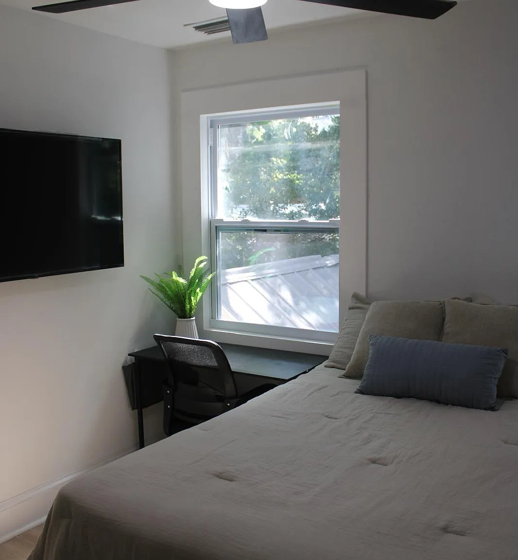 4 bed, 5.0 bath, 2000 sqft, $1,109 — Photo 3