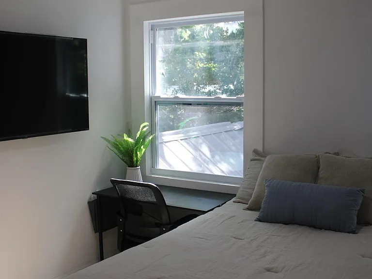 N Clara Ave — Photo 3