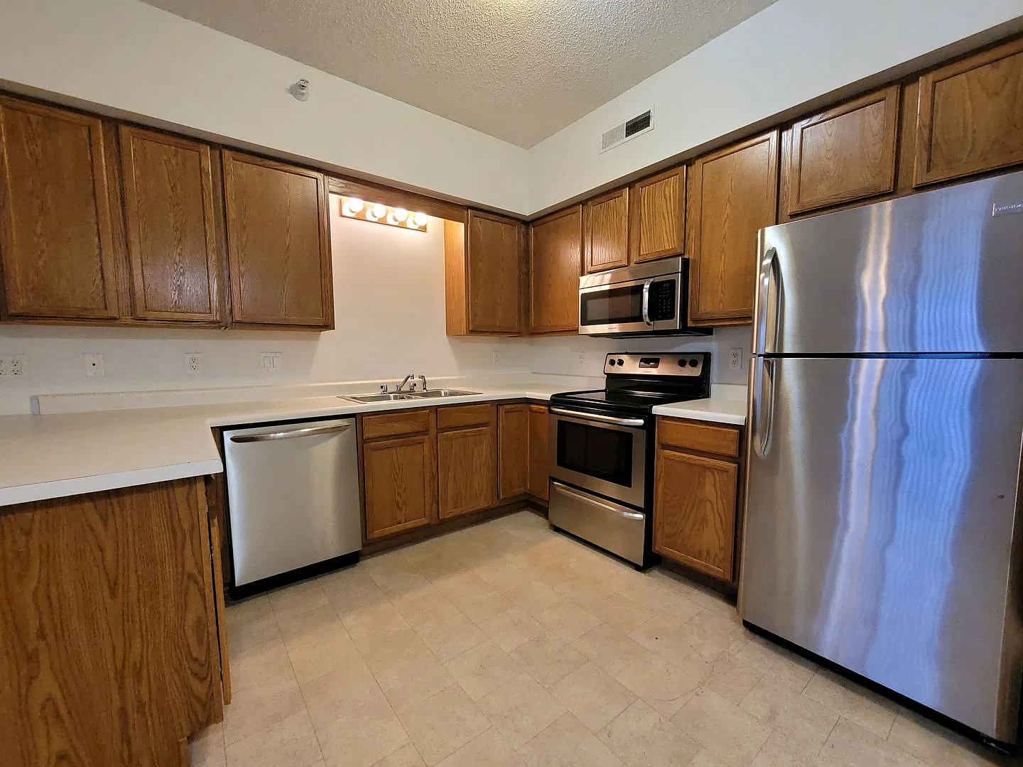 650 Commercial Ct — Photo 4
