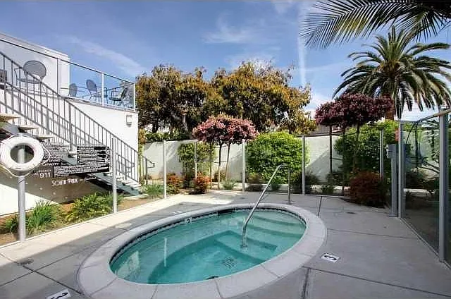 1 bed, 702 sqft, $3,300 — Photo 3