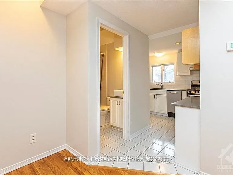 450 Maclaren St #10 — Photo 8