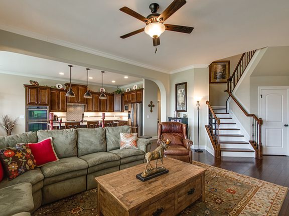 4th image of 309 Crescent Moon Cir