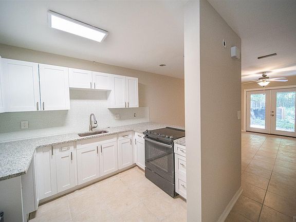 4th image of 8195 Stonebrook Dr