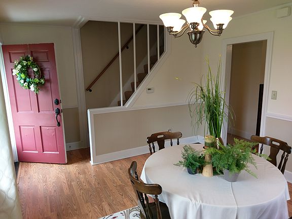 Dining room (stairs -3rd BR)