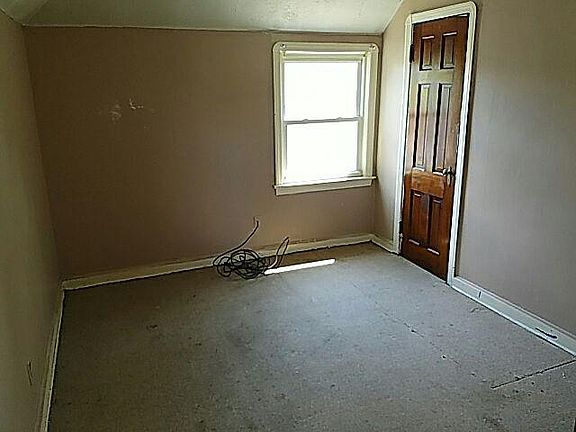 3rd image of 12600 Astor Ave