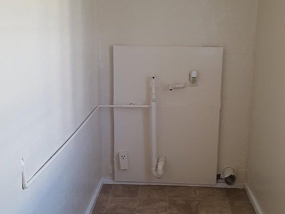 5th image of 2712 Holly Dr APT B