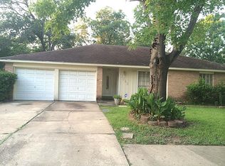 9642 Kemp Forest Dr, Houston, TX 77080