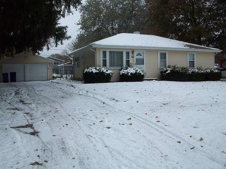 1st image of 304 Pine Ln