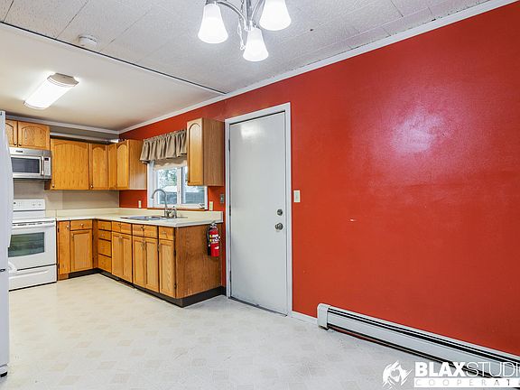 5th image of 276 Bentley Dr