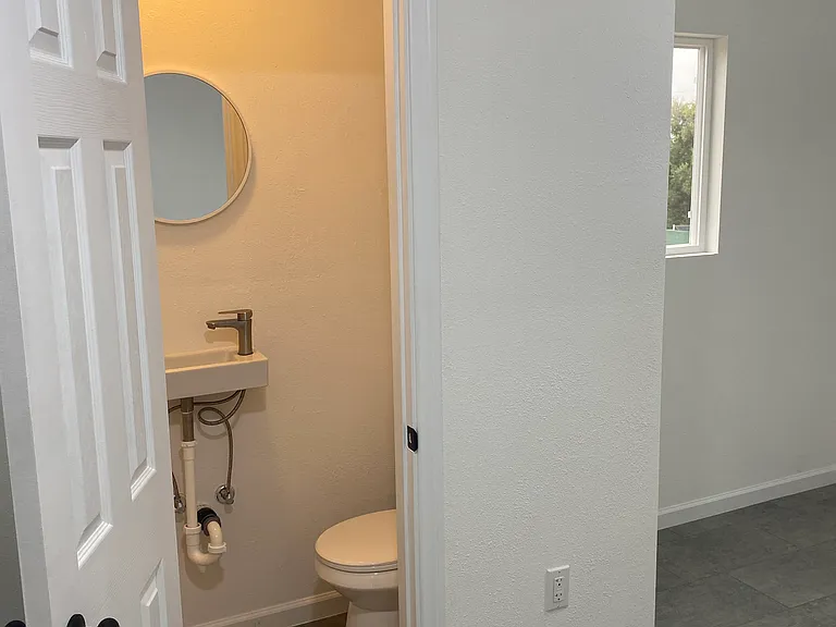 1514-1516 Calavo Dr — Photo 3