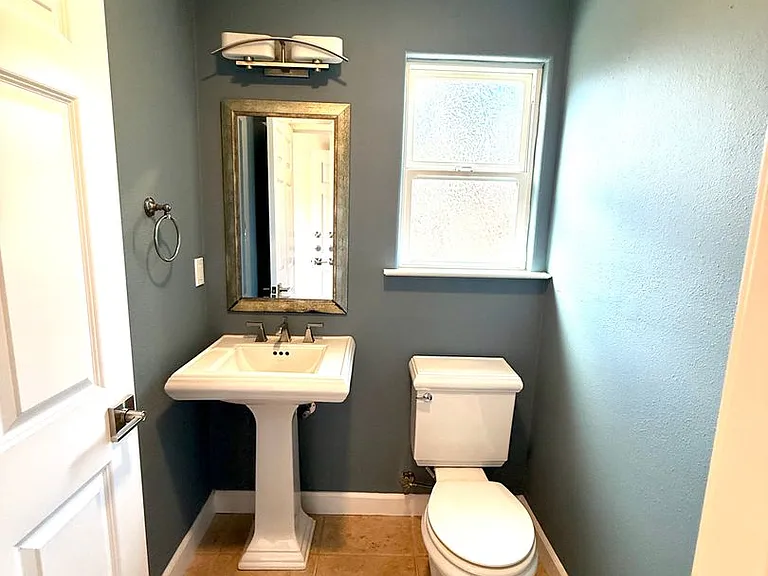 1576 Heritage Ln — Photo 12