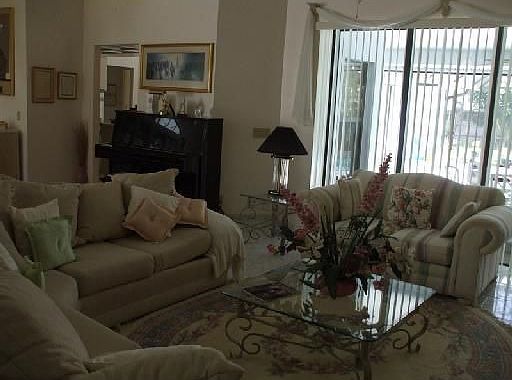 FORMAL LIVING