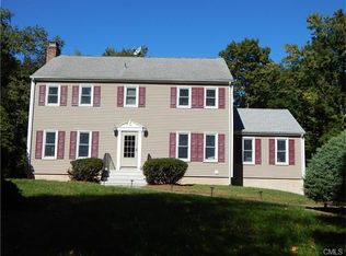 7 Lori Ln, Norwalk, CT 06851