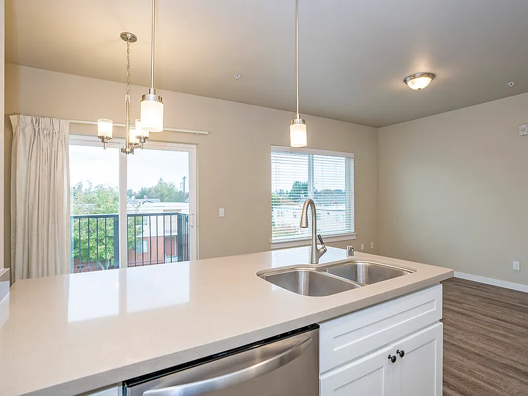 627 N Fife St — Photo 10