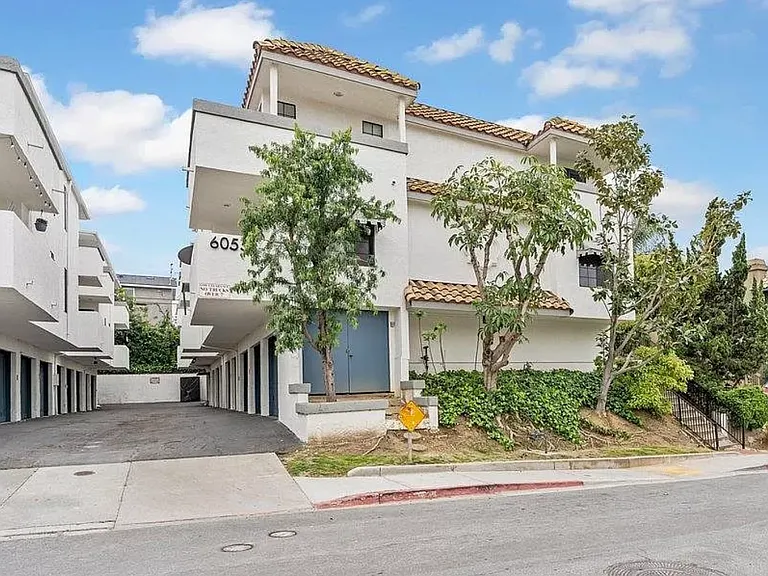 6055 Estelle St #7 — Photo 3