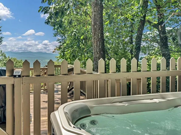 368 Walnut Rdg, Ellijay, GA 30536