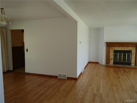5th image of 14 Hillcrest Dr