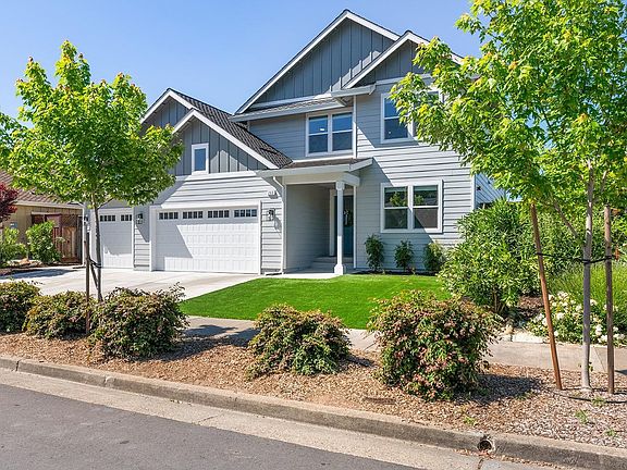 3rd image of 260 Pacific Heights Drive