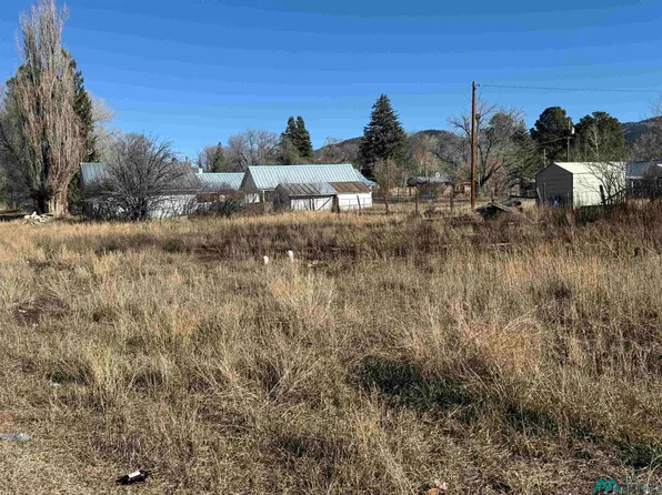 399 6th St, Chama, NM 87520