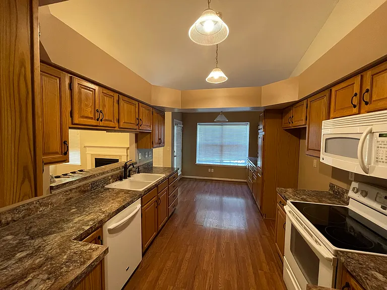 10715 Hickory Cove Ct — Photo 12