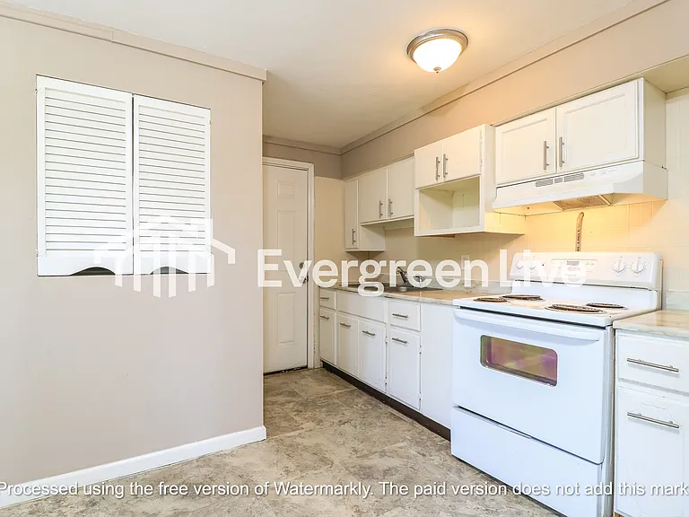 9750 Royalton Ct — Photo 9