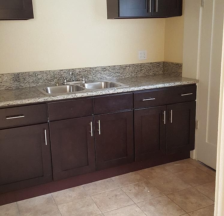 1st image of 1919 E 4th St APT 3