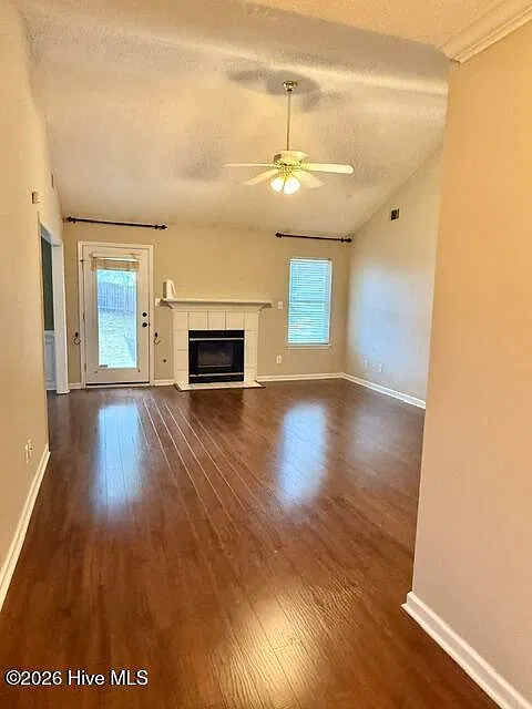 3 bed, 2.0 bath, 1595 sqft, $1,800 — Photo 3