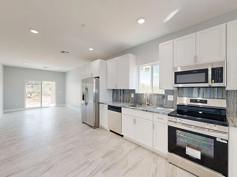 7095 W Los Reales Rd — Photo 7