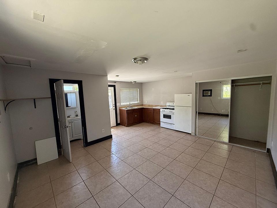 2nd image of 421 N Citrus Ave
