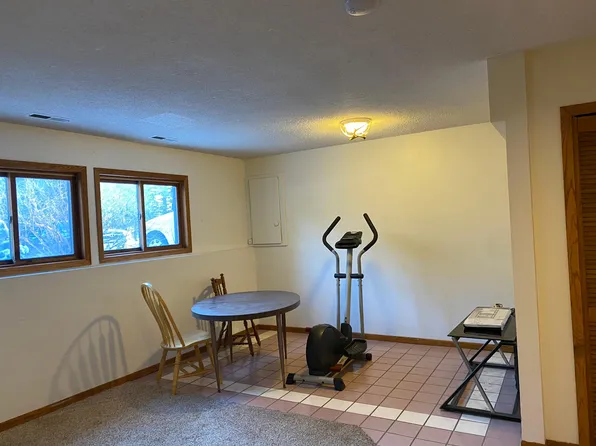 1010 17th St SW, Faribault, MN 55021