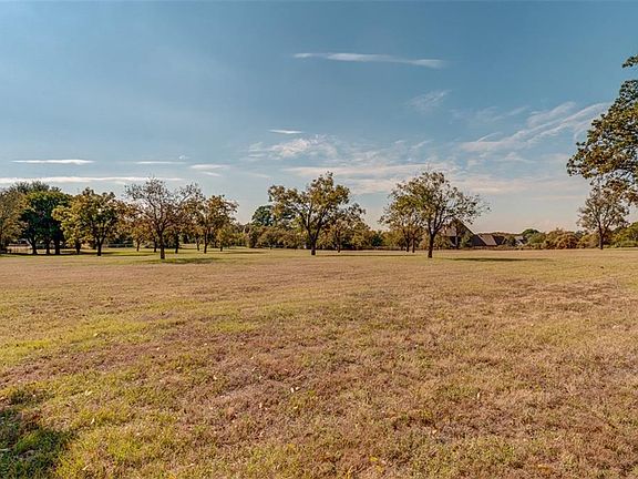 4th image of 1300 Sunshine Ln