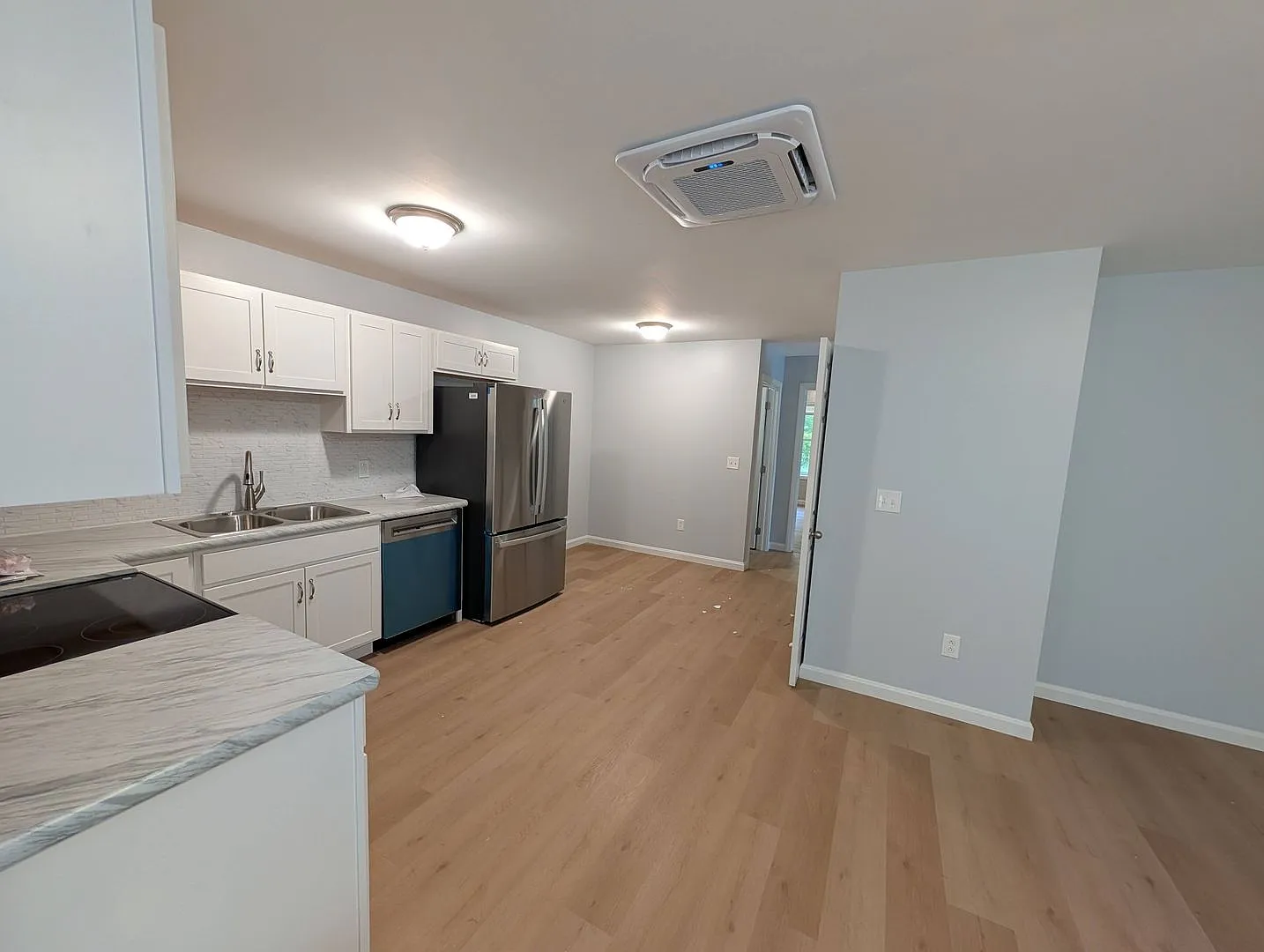 Luxury new construction 2 bed 1 bath condo style apartment in Conneaut Lake — Photo 3