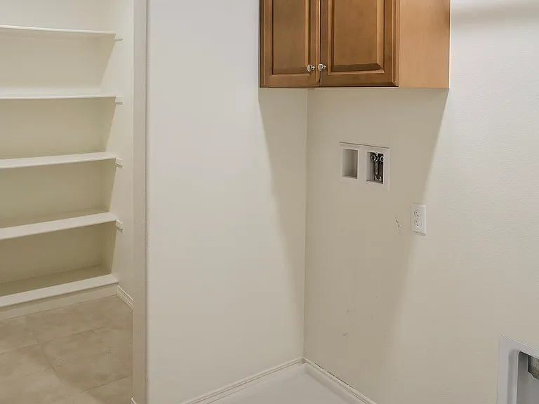 14810 Shelburne Ct — Photo 35