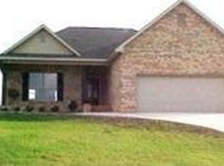1221 Muirfield Dr, Starkville, MS 39759