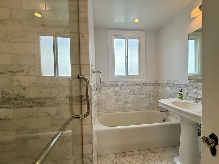658 Rockdale Dr — Photo 12