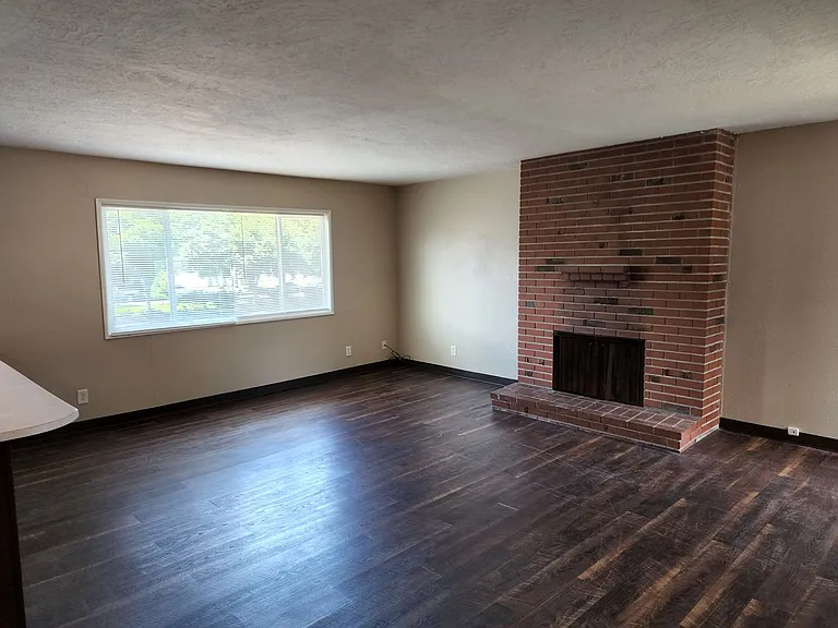 929 16th Ave — Photo 3