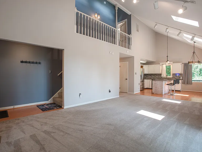 1619 Summit Dr — Photo 5