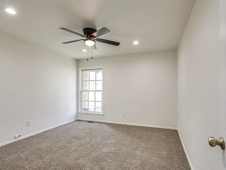 2213 Tredington Way — Photo 9