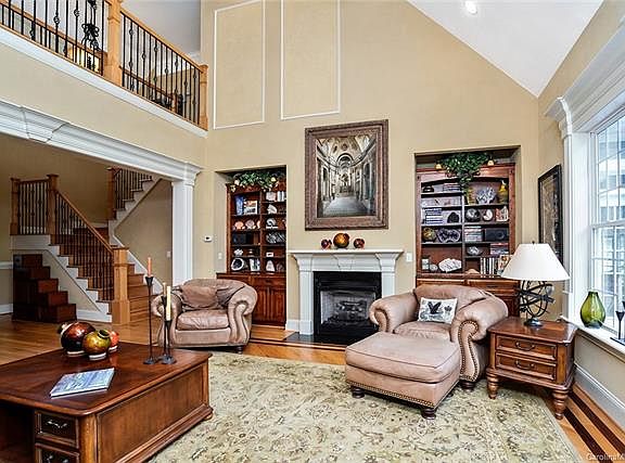 5th image of 132 Whispering Cove Ct