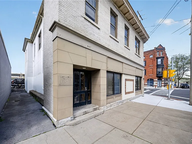 447 E Washington St — Photo 3