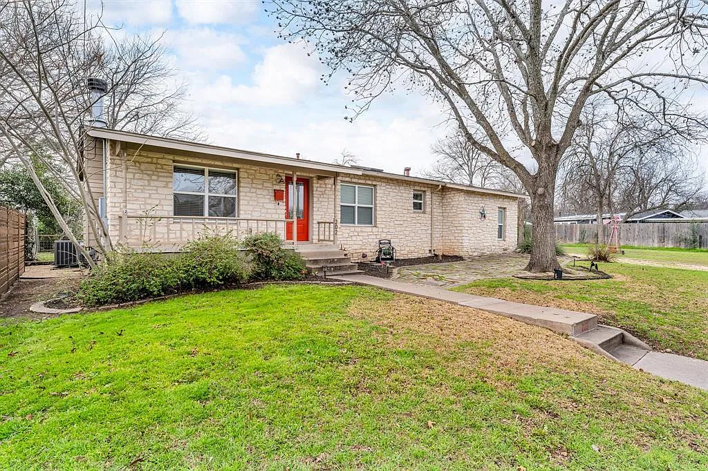 3 bed, 2.0 bath, 1578 sqft, $1,950 — Photo 2