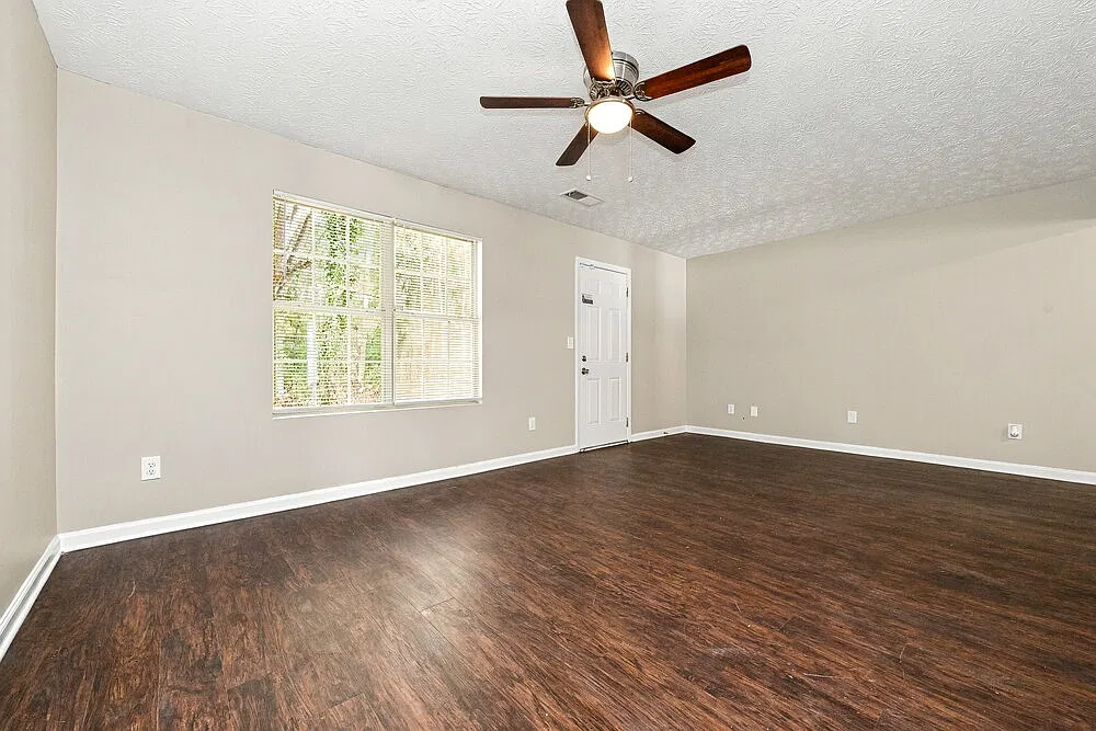 3 bed, 2.5 bath, 1560 sqft, $1,730 — Photo 4