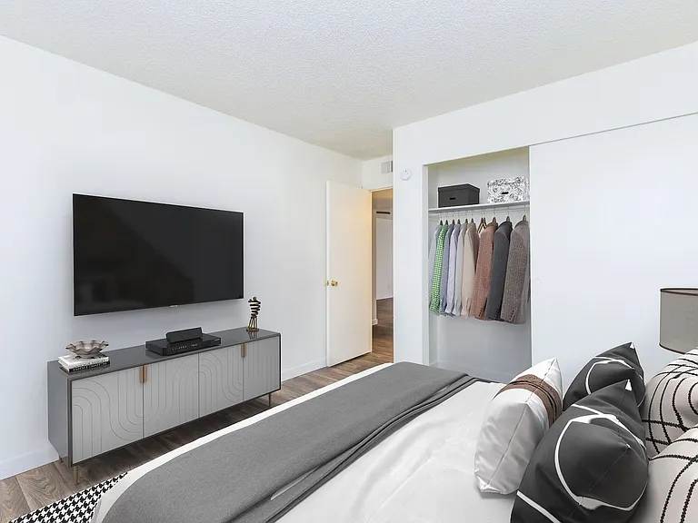Lincoln Place Apartments — Photo 35
