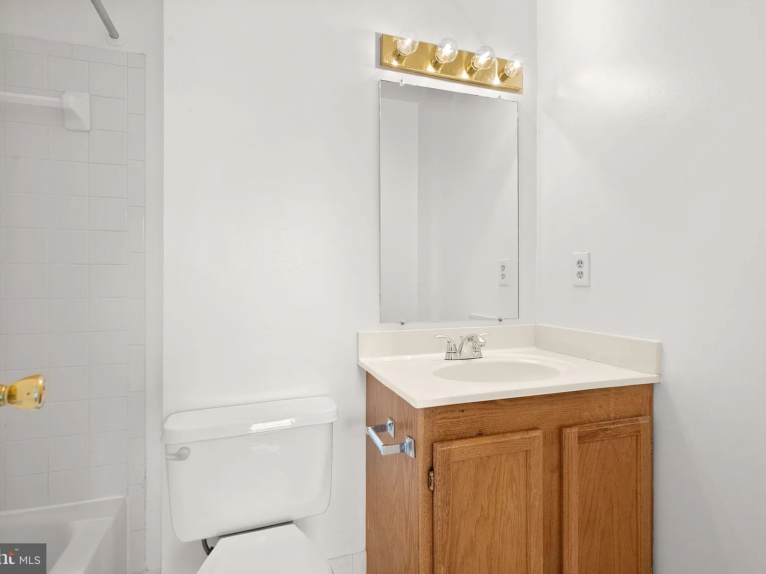1 bed, 1.0 bath, 1980 sqft, $1,500 — Photo 4
