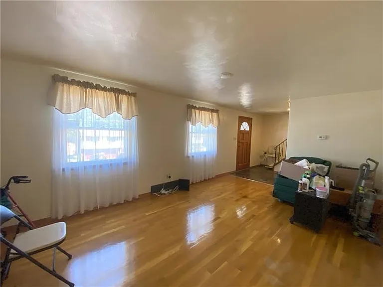 439 Crestview Dr — Photo 17