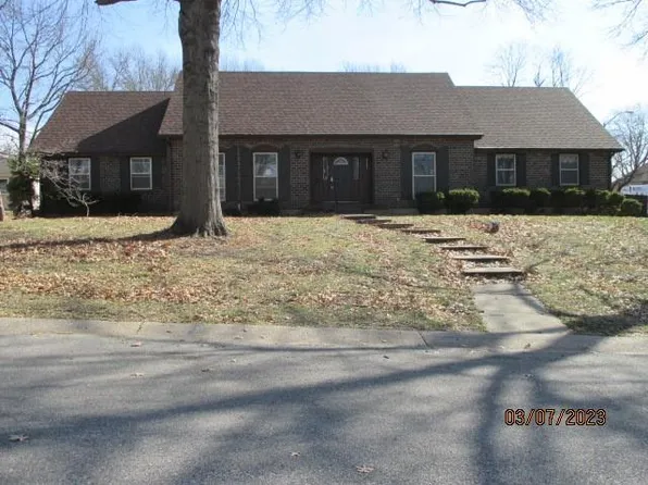 5231 Stanton Dr, Kansas City, MO 64133