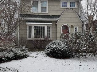 163 Lakeview St, Grosse Pointe, MI 48236