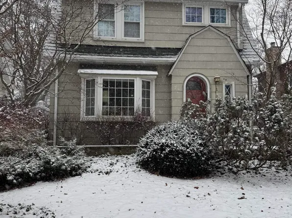 163 Lakeview St, Grosse Pointe, MI 48236